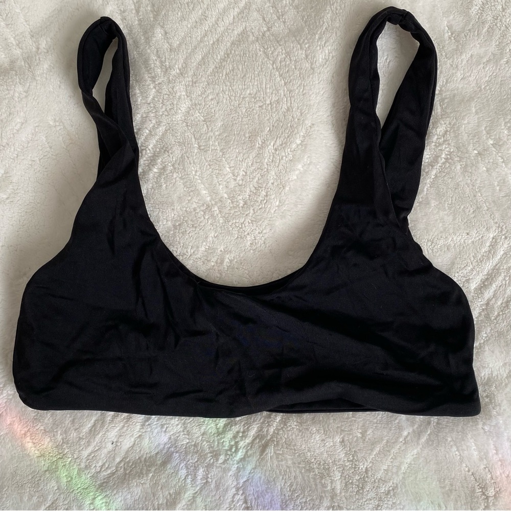 AEXAE. Bikini Top in black. Small
